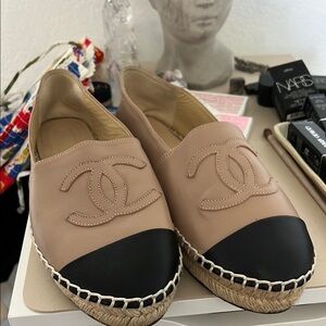 CHANEL Cream and Black Espadrilles size 40